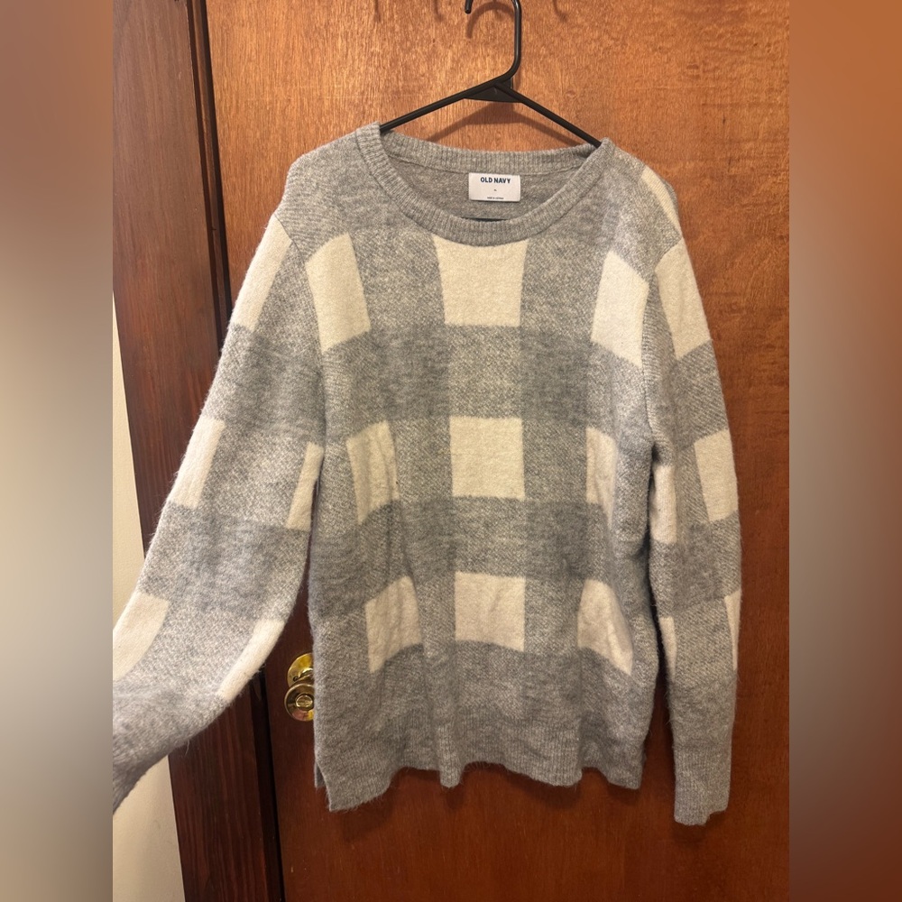 Old Navy Gray and Cream Plaid Sweater